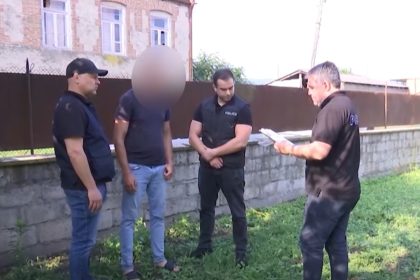 პოლიციის ავტომობილი გამოძიების ადგილას კახეთში