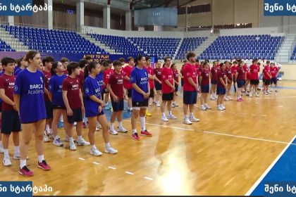 ბასკეტბოლის აკადემიის მოსწავლეები ვარჯიშობენ, საქართველო