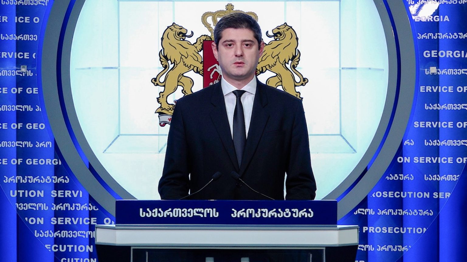 პროკურატურამ ტრანსნაციონალური დანაშაულები გახსნა და განსაკუთრებით დიდი ოდენობით ფულის გათეთრების ბრალდებით, უცხო ქვეყნის ოთხი მოქალაქის და ხუთი იურიდიული პირის მიმართ სისხლისსამართლებრივი დევნა დაიწყო