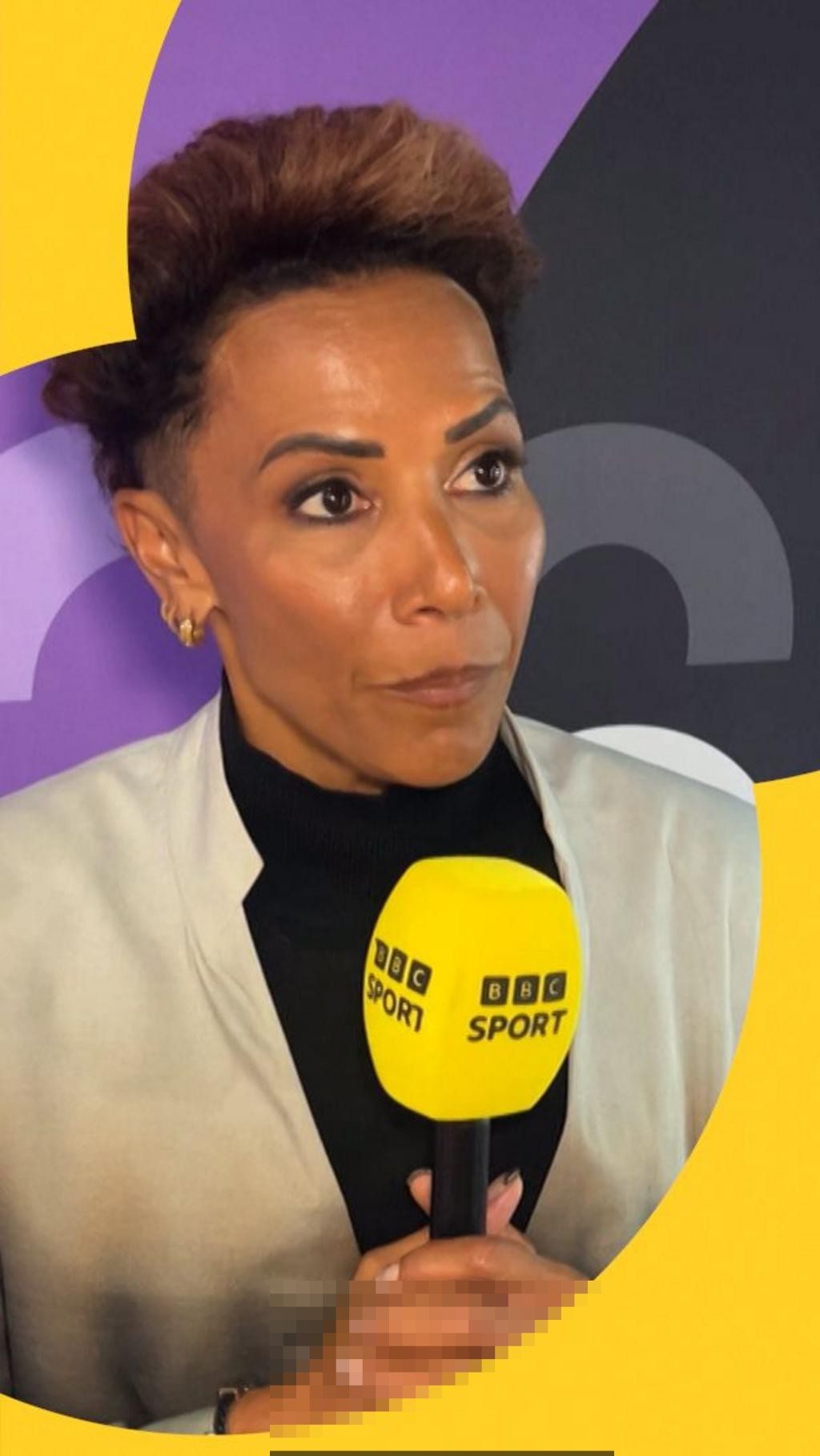 BBC Sport-ის ჟურნალისტი მიკროფონით, საქართველო