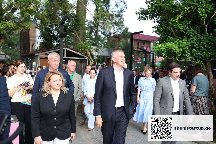 აჭარის მთავრობის თავმჯდომარე ქობულეთის „ზაფხულის ფესტივალს“ აღმასრულებელი და საკანონმდებლო სტრუქტურების წარმომადგენლებთან ერთად დაესწრო