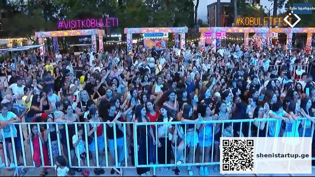 მოსაწვევი ხალხი კონცერტზე თბილისში, საქართველო