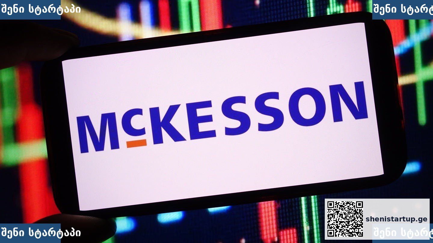 McKesson-ის ლოგო ტელეფონში, ფინანსური მონაცემები ფონზე — საქართველო